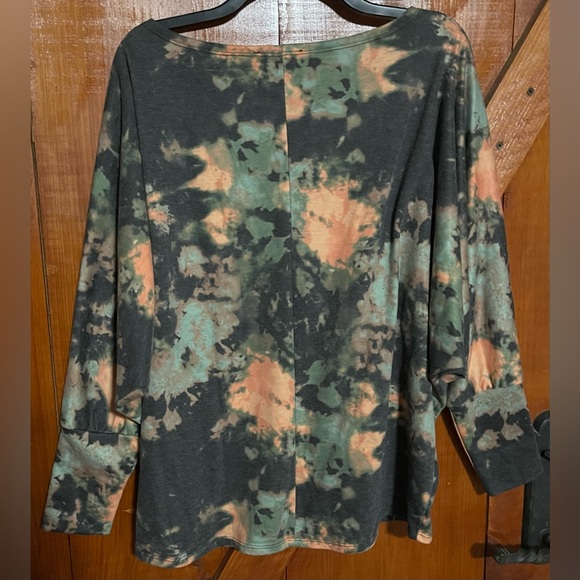 Fantastic Fawn Color Splash Off Shoulder Dolman Sleeve top Sz M - Picture 8 of 10